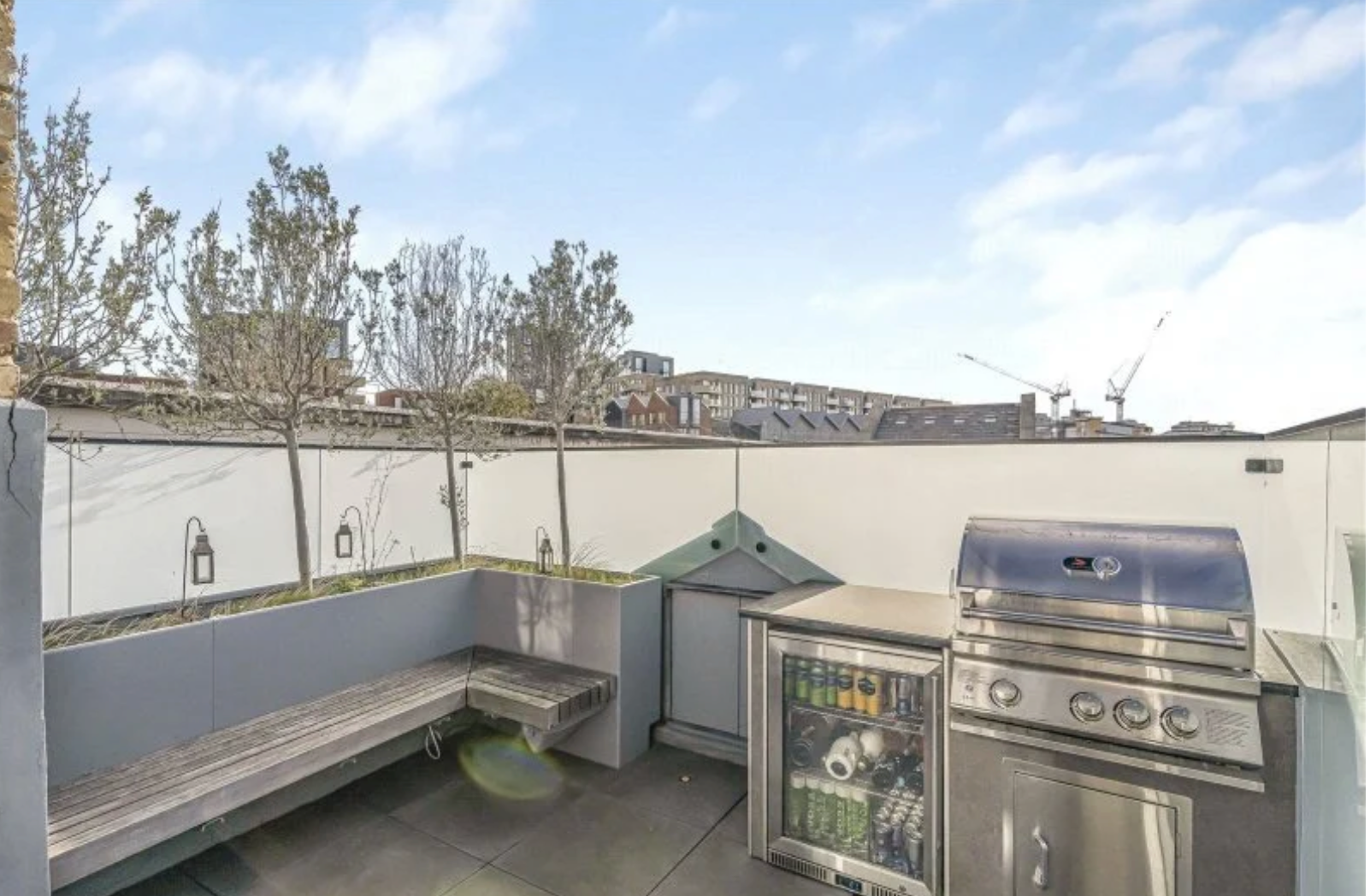 Imperial Wharf private roof terrace with outdoor kitchen and built-in seating